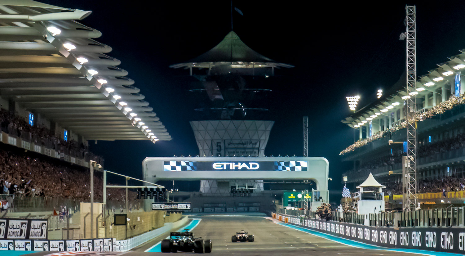 Max Verstappen & Lewis Hamilton, Yas Marina Circuit, 2021